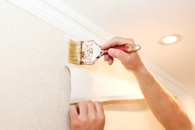Pose de papier peint à Bessan — revêtements muraux et toiles de verre